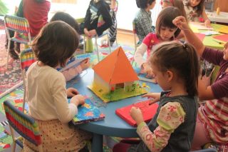 127.000 επιταγές εισόδου σε παιδικούς σταθμούς