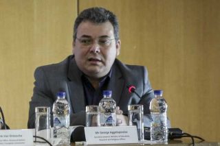Ο Γ. Αγγελόπουλος στο γραφείο πρωθυπουργού της Θεσσαλονίκης