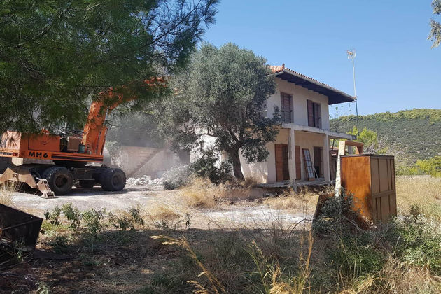 Κατεδαφιστέο του ’97 «έπεσε» χθες!