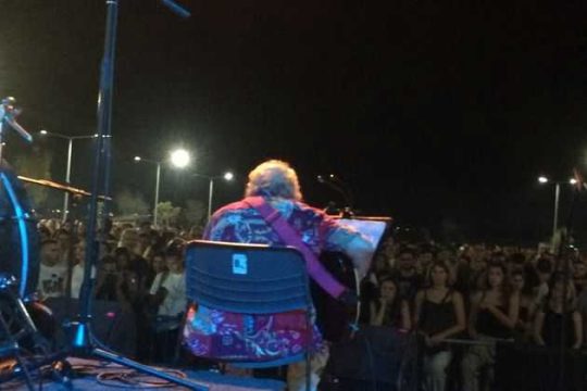 Χιλιάδες κόσμου στη συναυλία για τον Παύλο Φύσσα στο Κερατσίνι