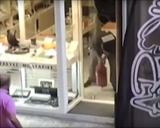 Βίντεο-κόλαφος για δύο… φιλήσυχους πολίτες
