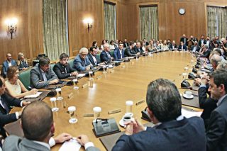 Ο ανασχηματισμός, οι έξω και οι εντός