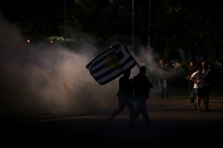 Νεκροί που σκαρφαλώνουν από τάφους