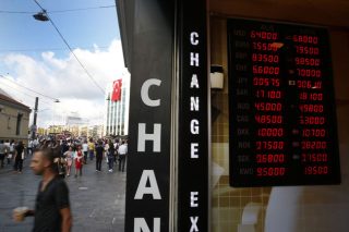 Η Τουρκία πήρε μέτρα, αλλά η λίρα καταρρέει