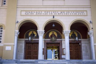 Η ενορία κατηγορεί την «Εφ.Συν.» για τη δράση του «Ρουβίκωνα»!