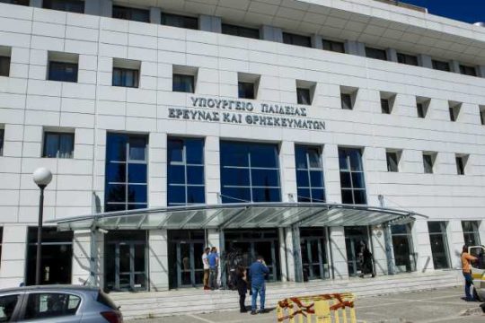 Δηλώσεις φρονημάτων ζητά το υπουργείο Παιδείας