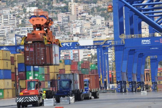 24ωρη απεργία στις προβλήτες της Cosco