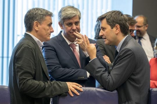 Αγώνας δρόμου για να σωθούν οι συντάξεις