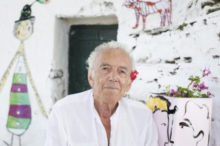 «Οι νέοι βρίζουν, οι γέροι κάνουν κωμωδίες»