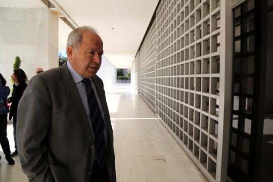 Αρχισε να μοιράζει ΔΕΚΟ ο Κυριάκος