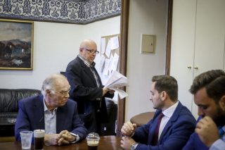 Ο τελευταίος να κλείσει την πόρτα