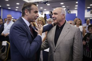 «Πολιτική εξορία»… μετ’ επαίνων