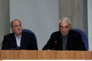 Παραίτηση με πολλά ερωτήματα