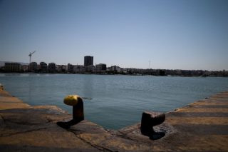Δεμένα τα πλοία στα λιμάνια τη Δευτέρα