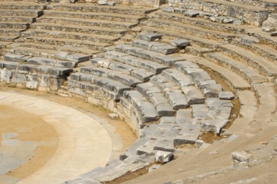 Οι τρεις μεγάλοι τραγικοί ταξιδεύουν σε Αθήνα, Ερέτρια και Θήβα