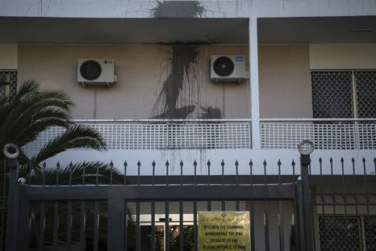 Ο φρουρός δέχεται τα… πυρά του ΣΚΑΪ και του in.gr