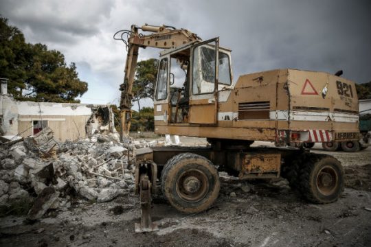 Υποσχέθηκαν εντατικοποίηση των κατεδαφίσεων αυθαιρέτων