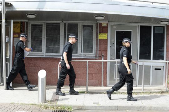 Σύλληψη γυναίκας για επίθεση με μαχαίρι στη Βρετανία