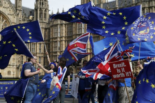 Ειδική σύνοδο για το Brexit τον Νοέμβριο μελετά η Ε.Ε.