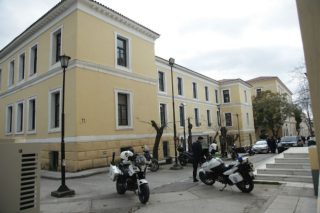 «Πόλεμος» για τις φωτοτυπίες στην Ευελπίδων