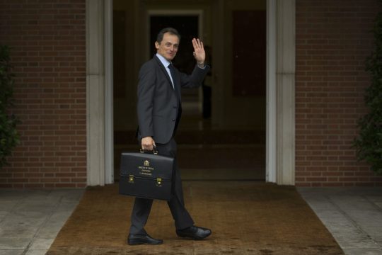Κατηγορούμενος για φοροδιαφυγή δεύτερος υπουργός στην Ισπανία