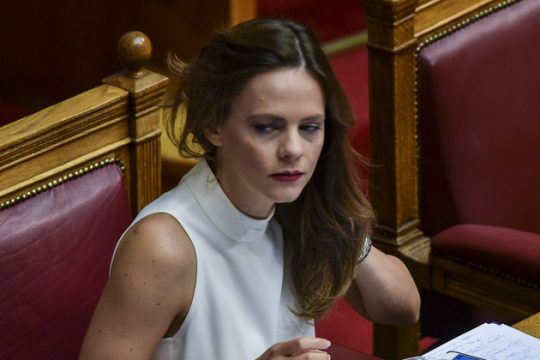 Συμβασιούχοι και Ασφαλιστικό στην πρώτη γραμμή της αντιπαράθεσης