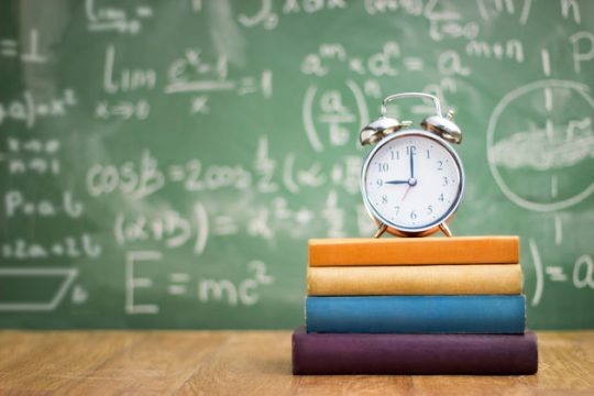 Λιγότεροι καβγάδες με το κουδούνι στις 9