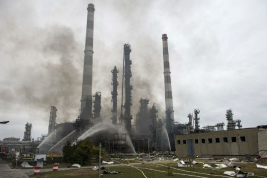 Υπό έλεγχο η φωτιά στο διυλιστήριο του Φόμπουργκ
