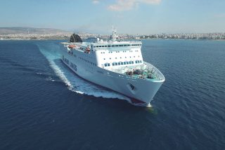 Με το πλοίο «ΕΛΥΡΟΣ» στο εξής το Χανιά – Πειραιά