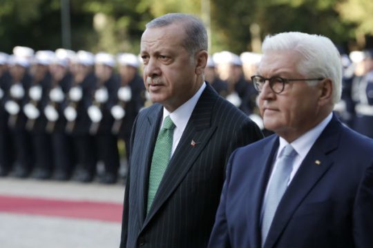 Τετ-α-τετ δυσπιστίας μεταξύ Ερντογάν και Μέρκελ εν μέσω διαδηλώσεων