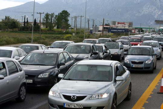 Ανατροπή νταλίκας έκλεισε προσωρινά την εθνική Αθηνών – Λαμίας