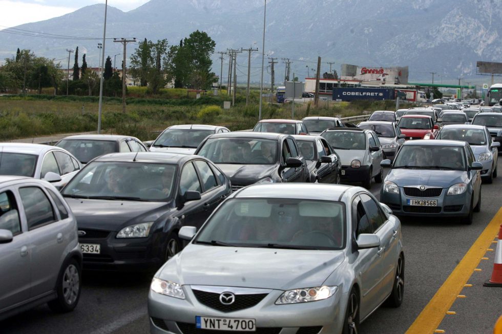 Ανατροπή νταλίκας έκλεισε προσωρινά την εθνική Αθηνών – Λαμίας