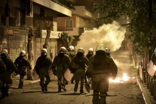 Ταυτοποίησαν 4 νεαρούς για επιθέσεις στα Εξάρχεια