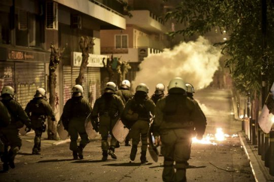 Ταυτοποίησαν 4 νεαρούς για επιθέσεις στα Εξάρχεια