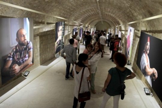 Ηράκλειο: Στην Στοά Μακάσι η έκθεση «Face Forward …into my home»