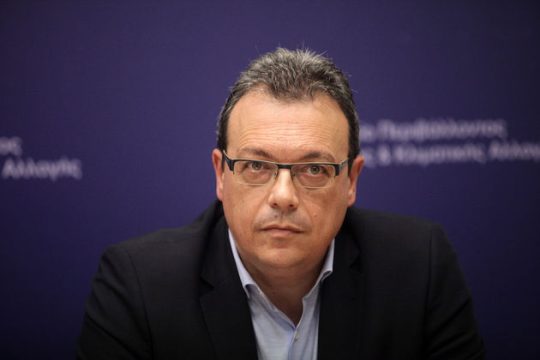 «Λέει πολλά το ότι η έκθεση Συνολάκη παρουσιάστηκε σε κομματική εκδήλωση»