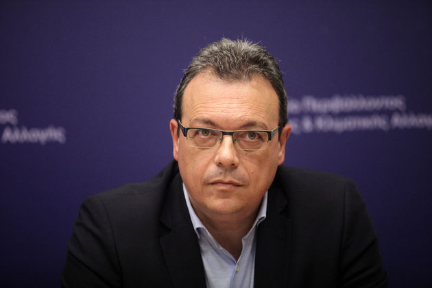 «Λέει πολλά το ότι η έκθεση Συνολάκη παρουσιάστηκε σε κομματική εκδήλωση»