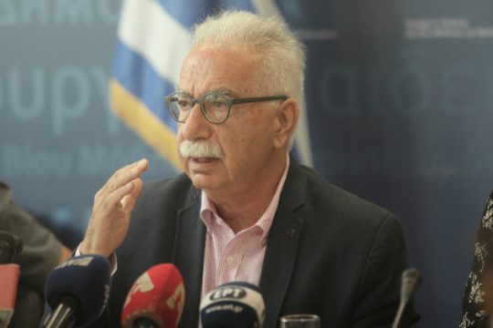 «Μην ιδεολογικοποιείτε τα Λατινικά»