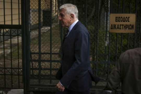 Προθεσμία σε Γιάννο για να απολογηθεί για τα 2,8 εκατ. φράγκα