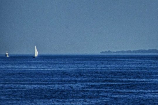 Αίσιο τέλος για το ιστιοφόρο που εξέπεμψε σήμα κινδύνου