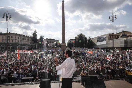 Η πρώτη μεγάλη διαδήλωση κατά της κυβέρνησης Σαλβίνι-Ντι Μάιο