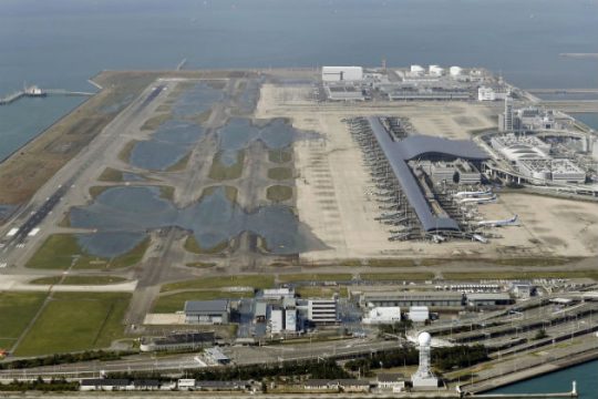 Εξασθενεί ο «Τζέμπι» αφήνοντας πίσω του νεκρούς και ζημιές