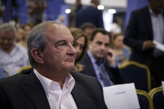Στηρίζει την «παράταξη», κουβέντα για Μητσοτάκη