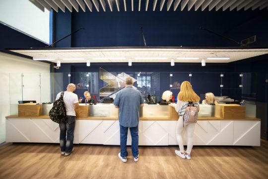 Εγκαινιάστηκε το σύγχρονο ΚΕΠ στην πλατεία Βικτωρίας