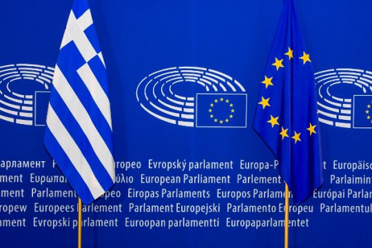 Σύγκρουση στο Ευρωκοινοβούλιο περί λαϊκισμού και νεποτισμού