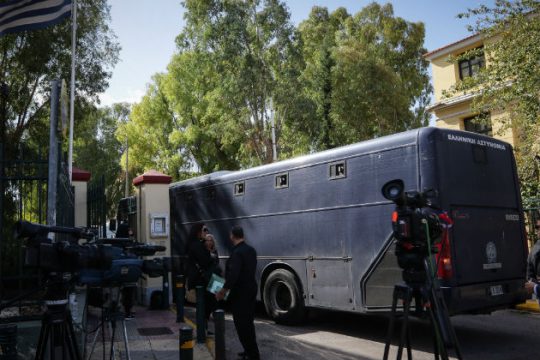 Ελεύθερος με περιοριστικούς όρους ο κοσμηματοπώλης