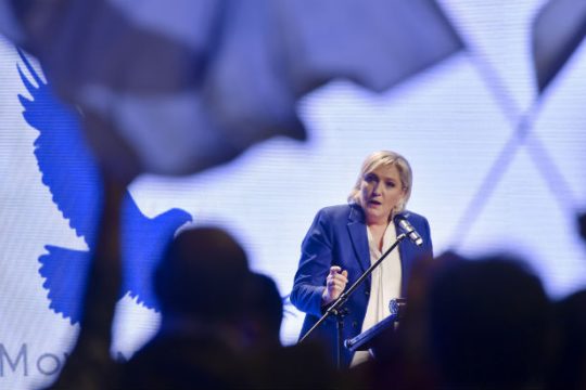 Ακραία απάντηση στις ακρότητες της Λεπέν;