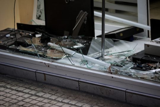 Οι «νοικοκυραίοι» και το «τέρας»