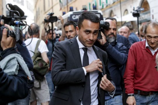 Έξαλλος ο Ντι Μάιο με τον Μοσκοβισί για τους μικρούς… Μουσολίνι