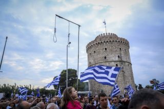 «Θα σας βιντεοσκοπούμε· όταν πέσει το καθεστώς θα δείτε…»